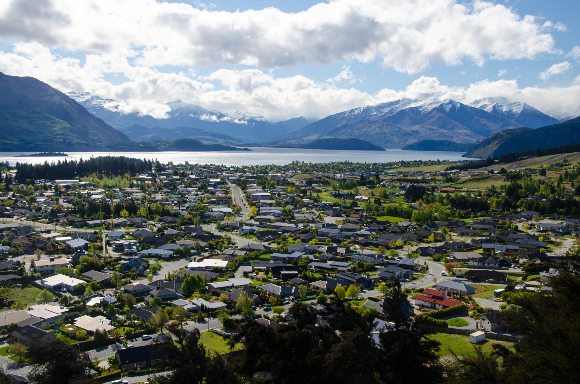 Explore New Zealand: The Land of Natural Splendor and Abundant Culture